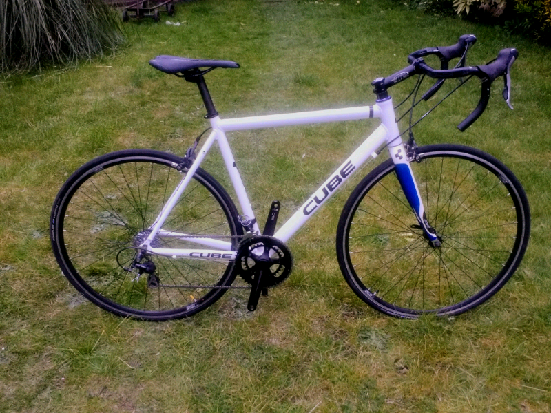 cube aluminium road bike